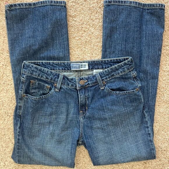 Levi’s Bootcut jeans w/stretch 10S, says lower rise - Picture 2 of 9